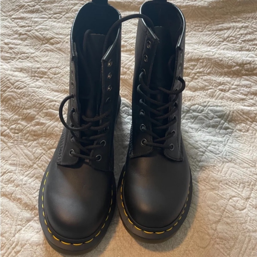 Dr. Marten 1460 Women’s boots - New size 9